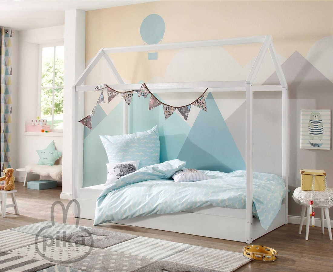 Balta bērnu gulta māja